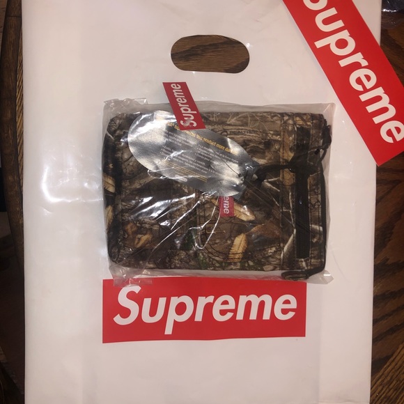 Supreme real tree camo shoulder bag FW19 - Picture 3 of 4